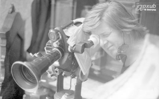 Direktor  fotografije Tomislav Pinter na snimanju TV drame Drveni sanduk Tomasa Vulfa, 1973. godine.jpg